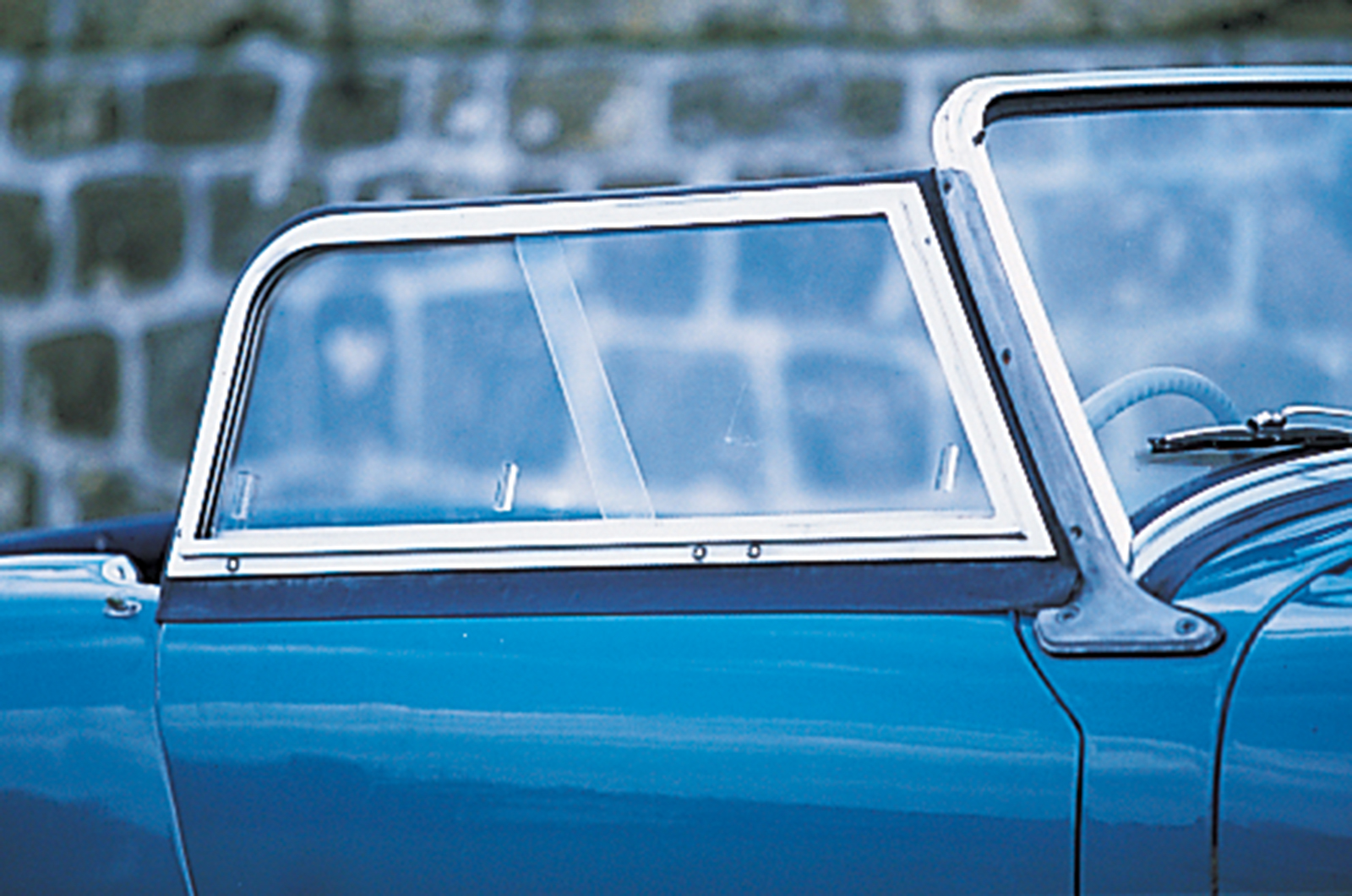 Classic & Sports Car – MG Midget MkI, MkIII and 1500: small change