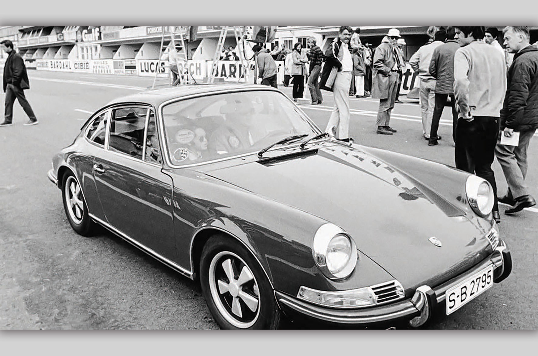 Classic & Sports Car – Porsche 911 at Le Mans: in Steve McQueen’s wheeltracks