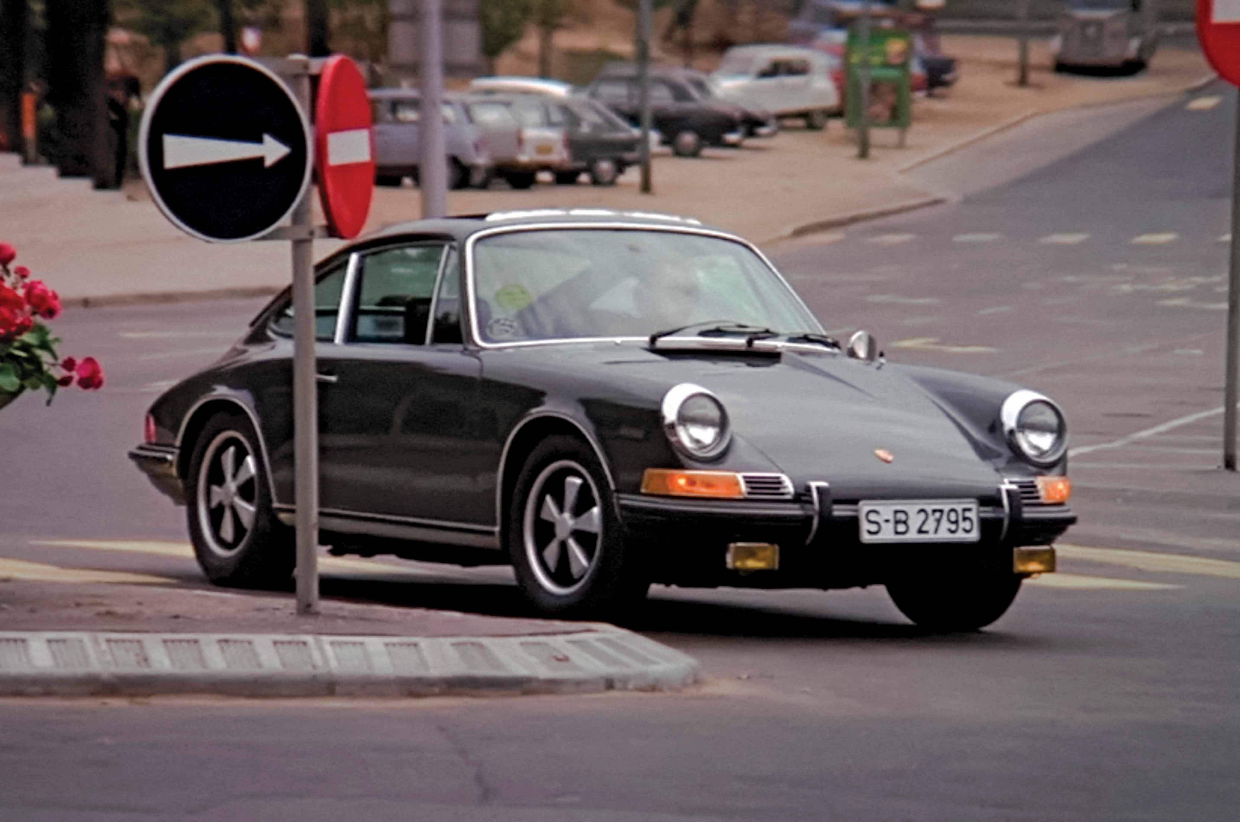 Classic & Sports Car – Porsche 911 at Le Mans: in Steve McQueen’s wheeltracks