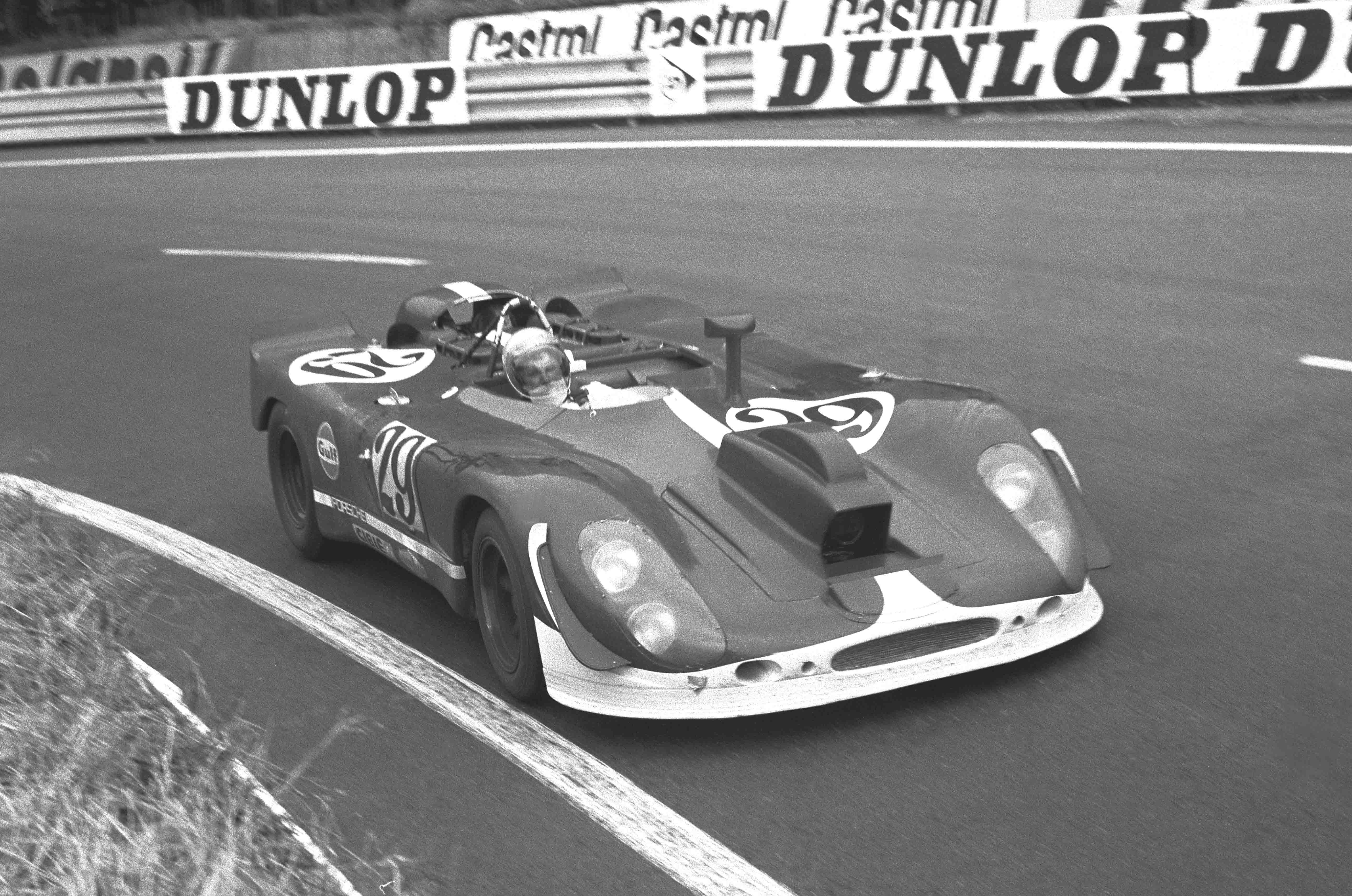 Classic & Sports Car – Porsche 911 at Le Mans: in Steve McQueen’s wheeltracks