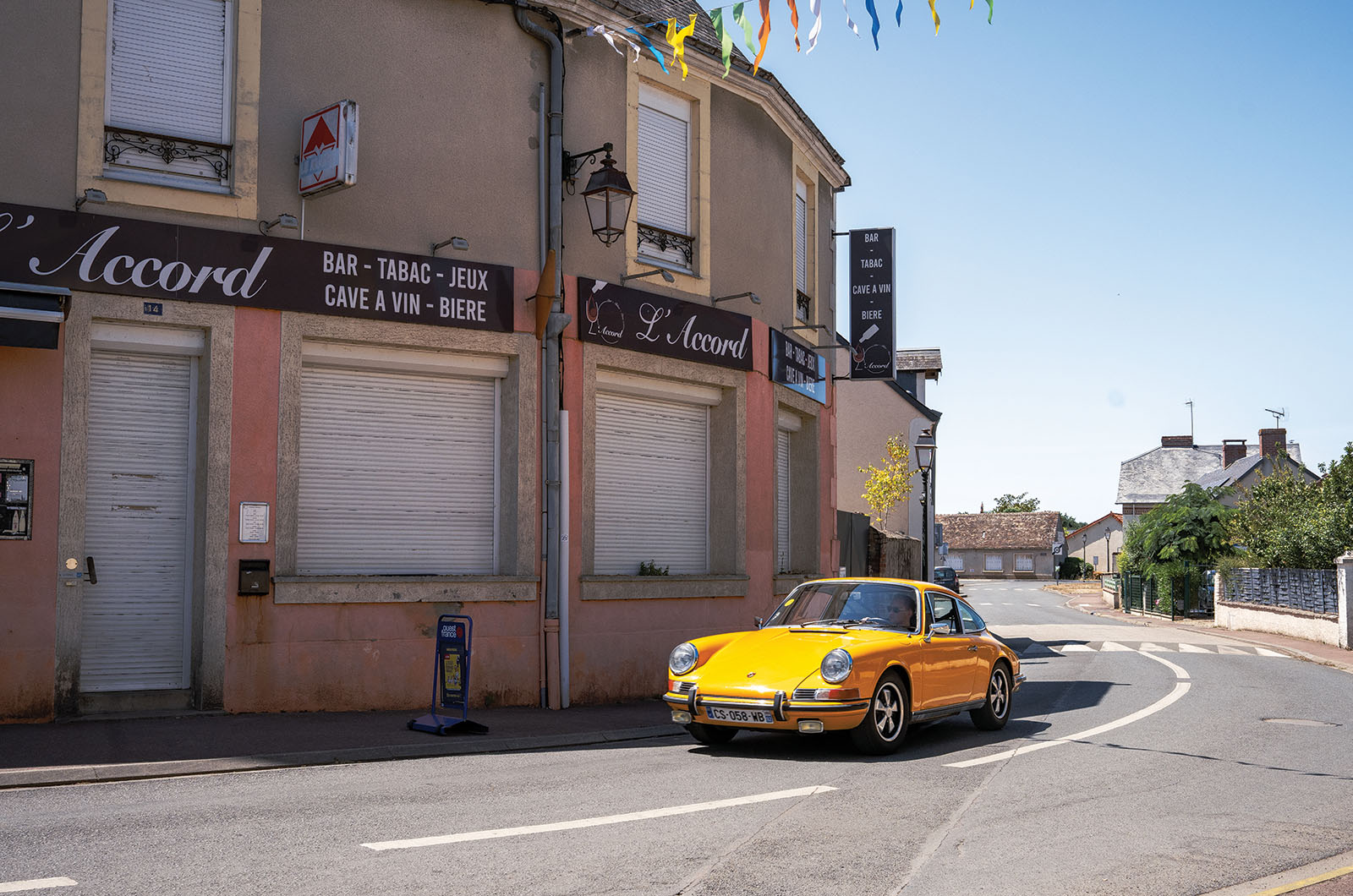 Classic & Sports Car – Porsche 911 at Le Mans: in Steve McQueen’s wheeltracks