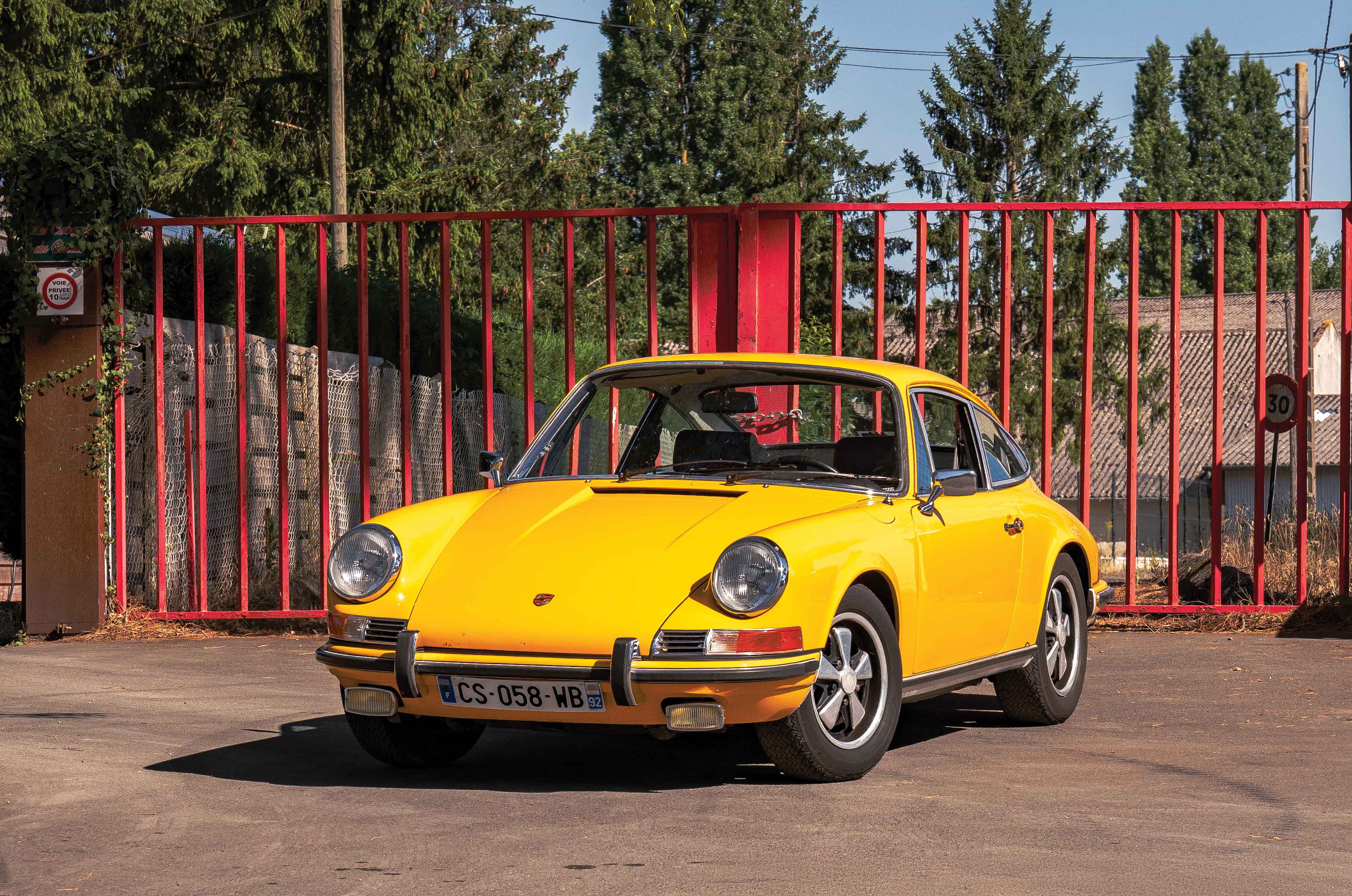 Classic & Sports Car – Porsche 911 at Le Mans: in Steve McQueen’s wheeltracks