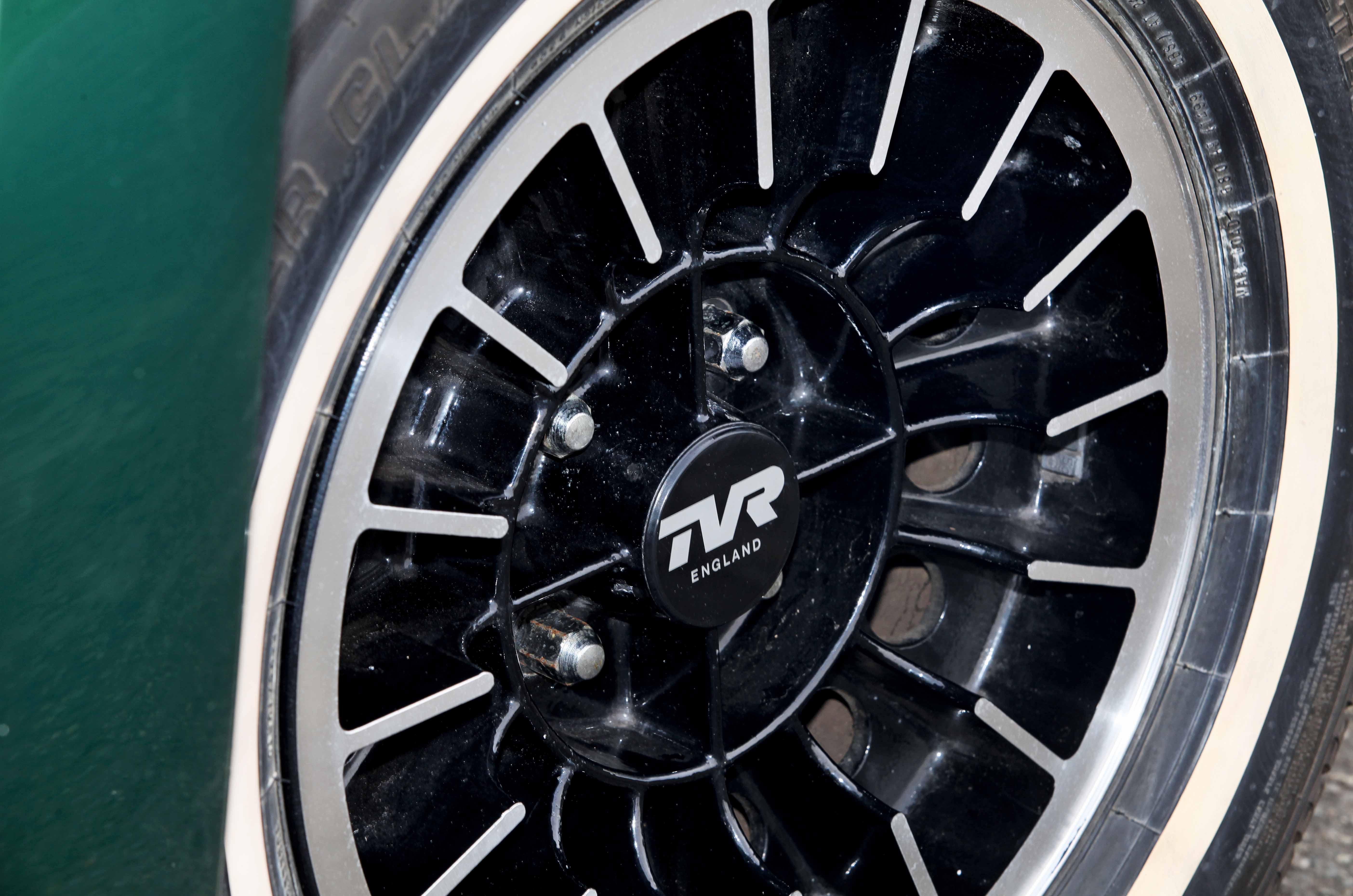 Classic & Sports Car – Triumph TR6 vs TVR 2500M: heart transplant