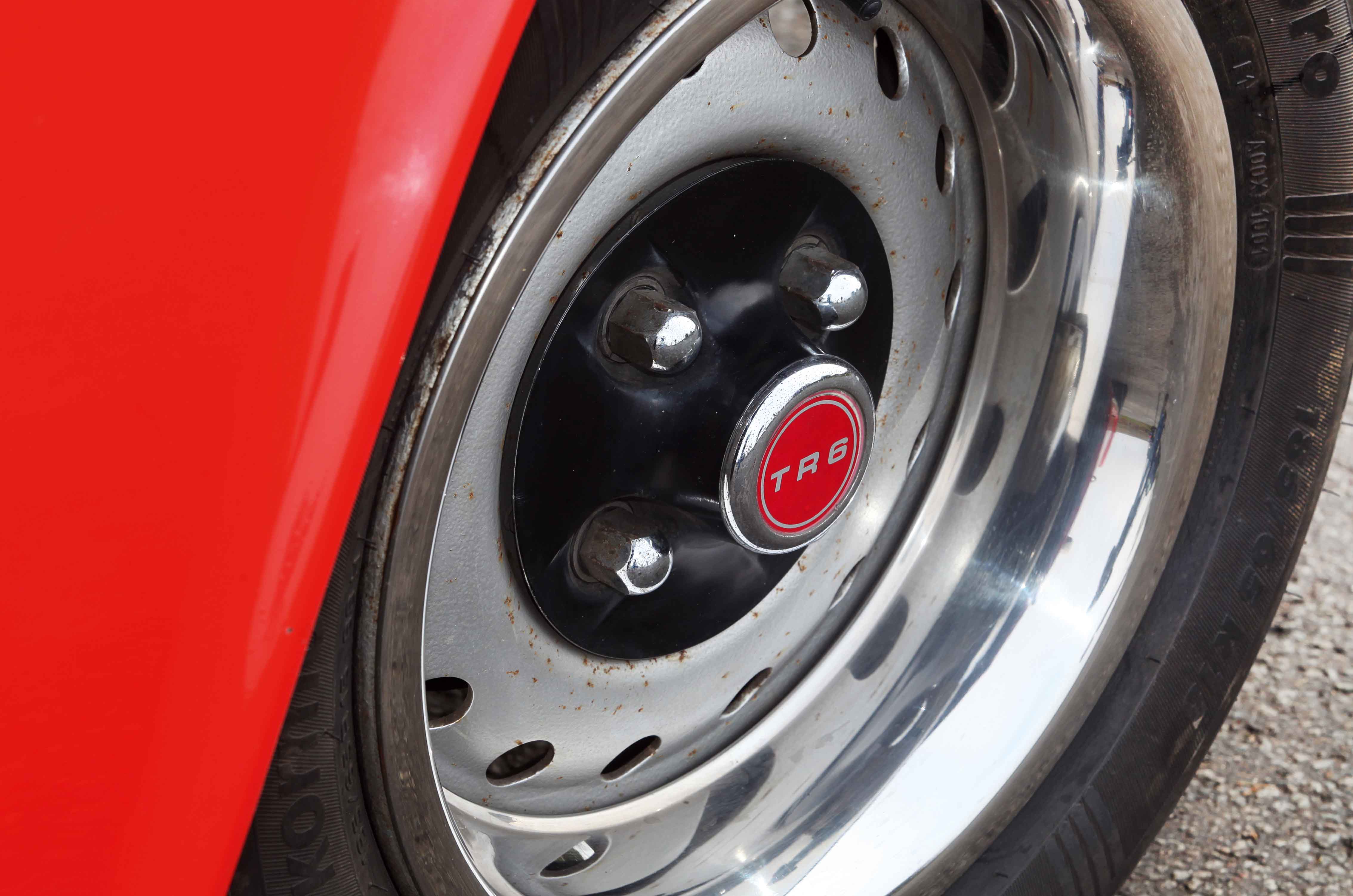 Classic & Sports Car – Triumph TR6 vs TVR 2500M: heart transplant