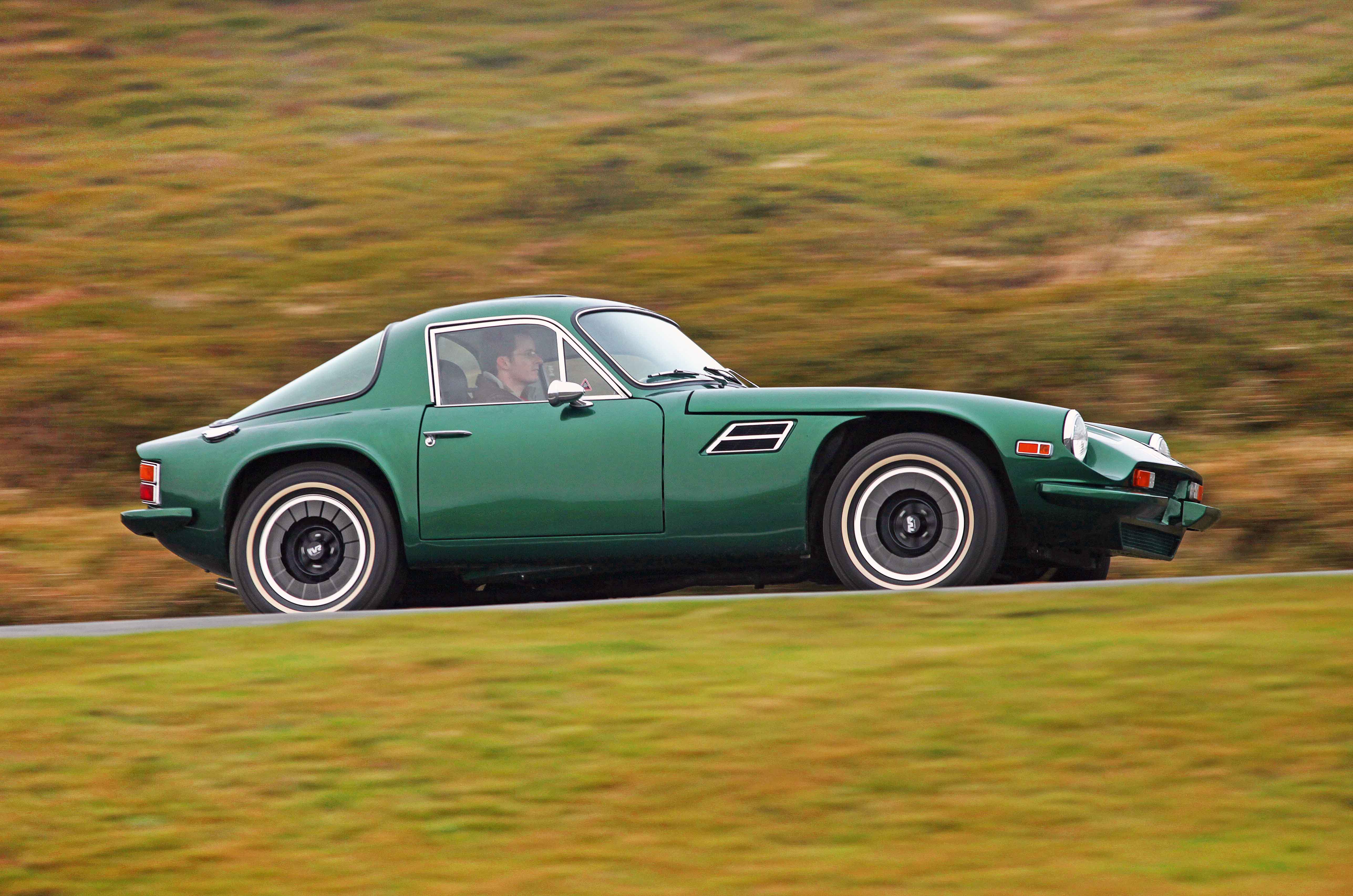 Classic & Sports Car – Triumph TR6 vs TVR 2500M: heart transplant