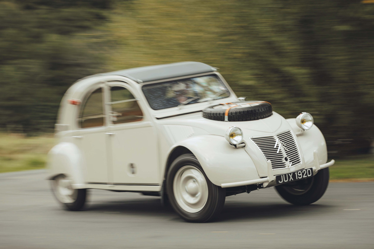 Classic & Sports Car – Citroën 2CV Sahara 4x4: mountain goat
