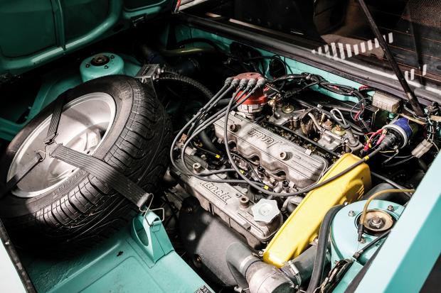 Classic & Sports Car – Fiat X1/9 vs Lancia Beta Monte-Carlo