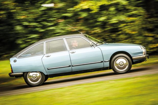 Classic & Sports Car – Avant-garde for the masses: Citroën GS Pallas vs Vanden Plas 1.7