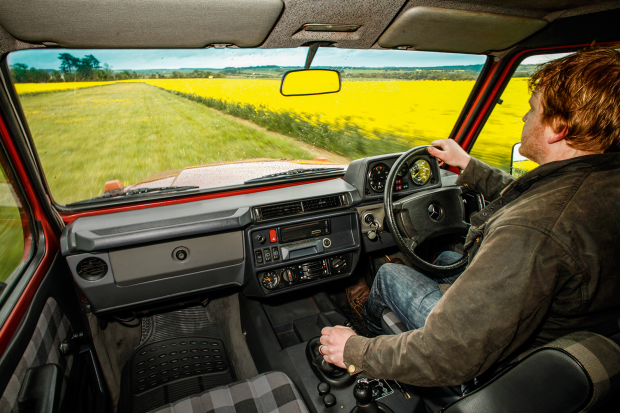 Classic & Sports Car – Luxury on the farm: Range Rover vs Mercedes G-Wagen