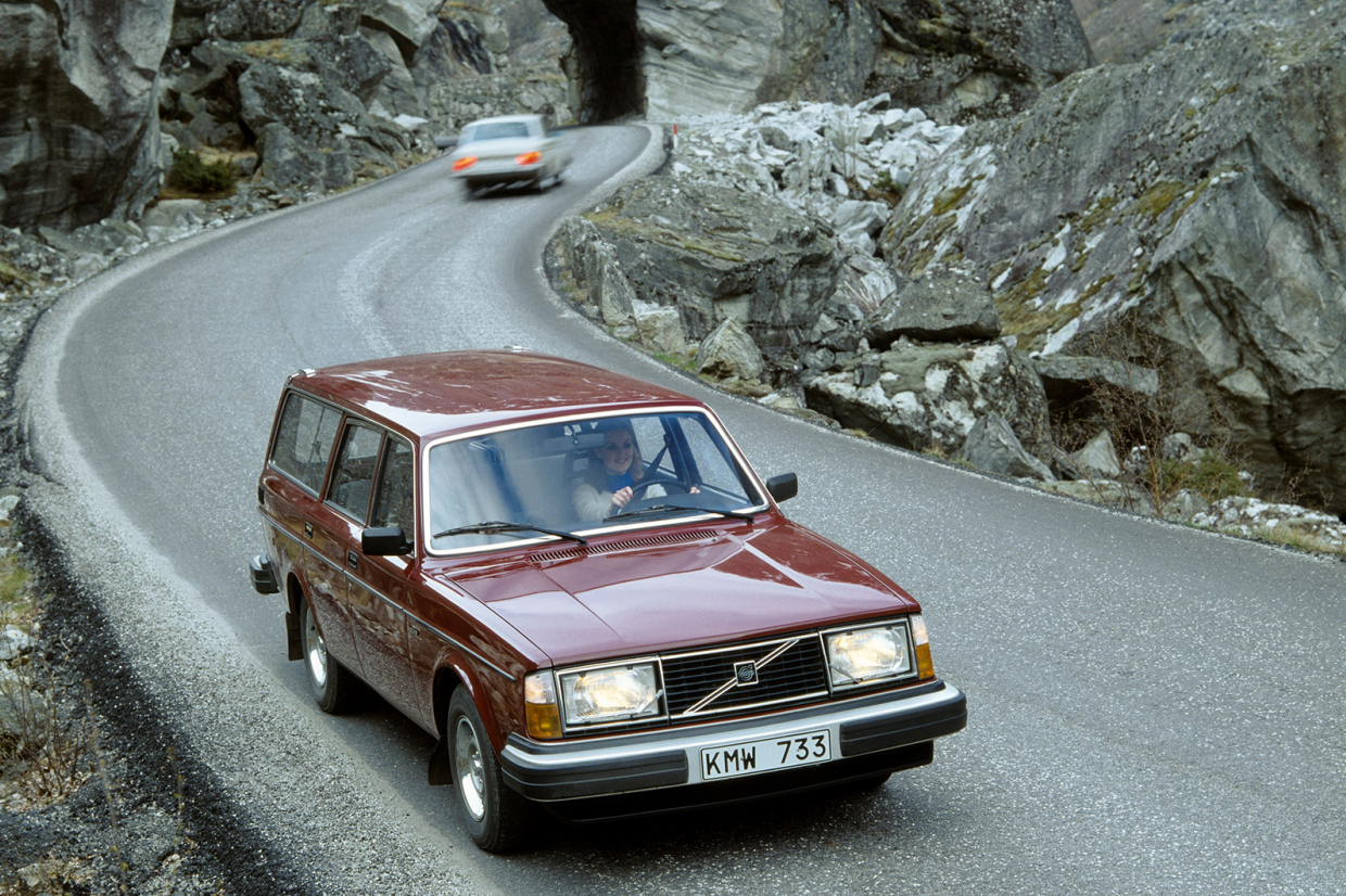 Classic & Sports Car – Guilty pleasures: Volvo 145 and 245