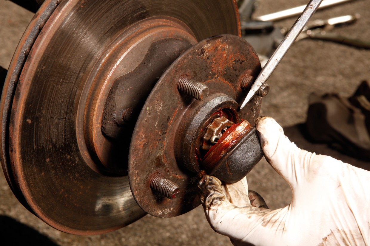 Classic & Sports Car - How to… renew a wheel bearing on your classic car