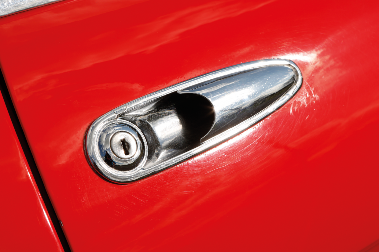 Classic & Sports Car – Drop-top darlings: Fiat 124 vs Alfa Romeo Spider