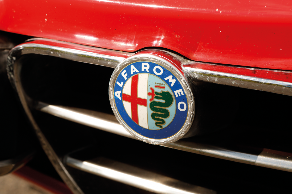 Classic & Sports Car – Drop-top darlings: Fiat 124 vs Alfa Romeo Spider