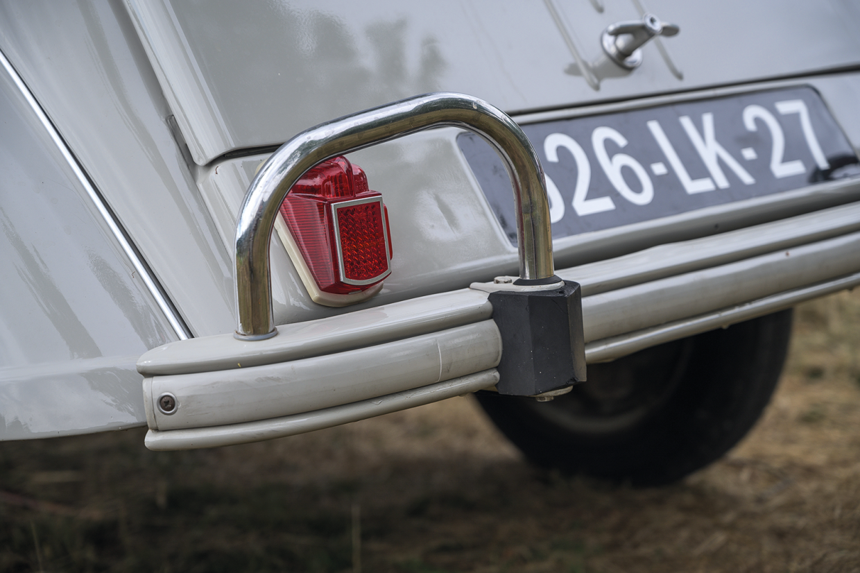 Classic & Sports Car – Meet the luxury Citroën 2CV