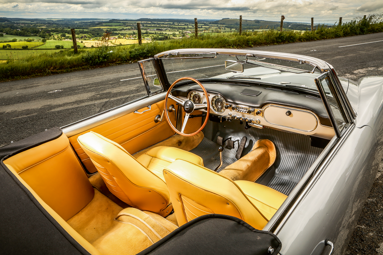 Classic & Sports Car – The art of Touring: Lancia Flaminia vs Alfa Romeo Spider