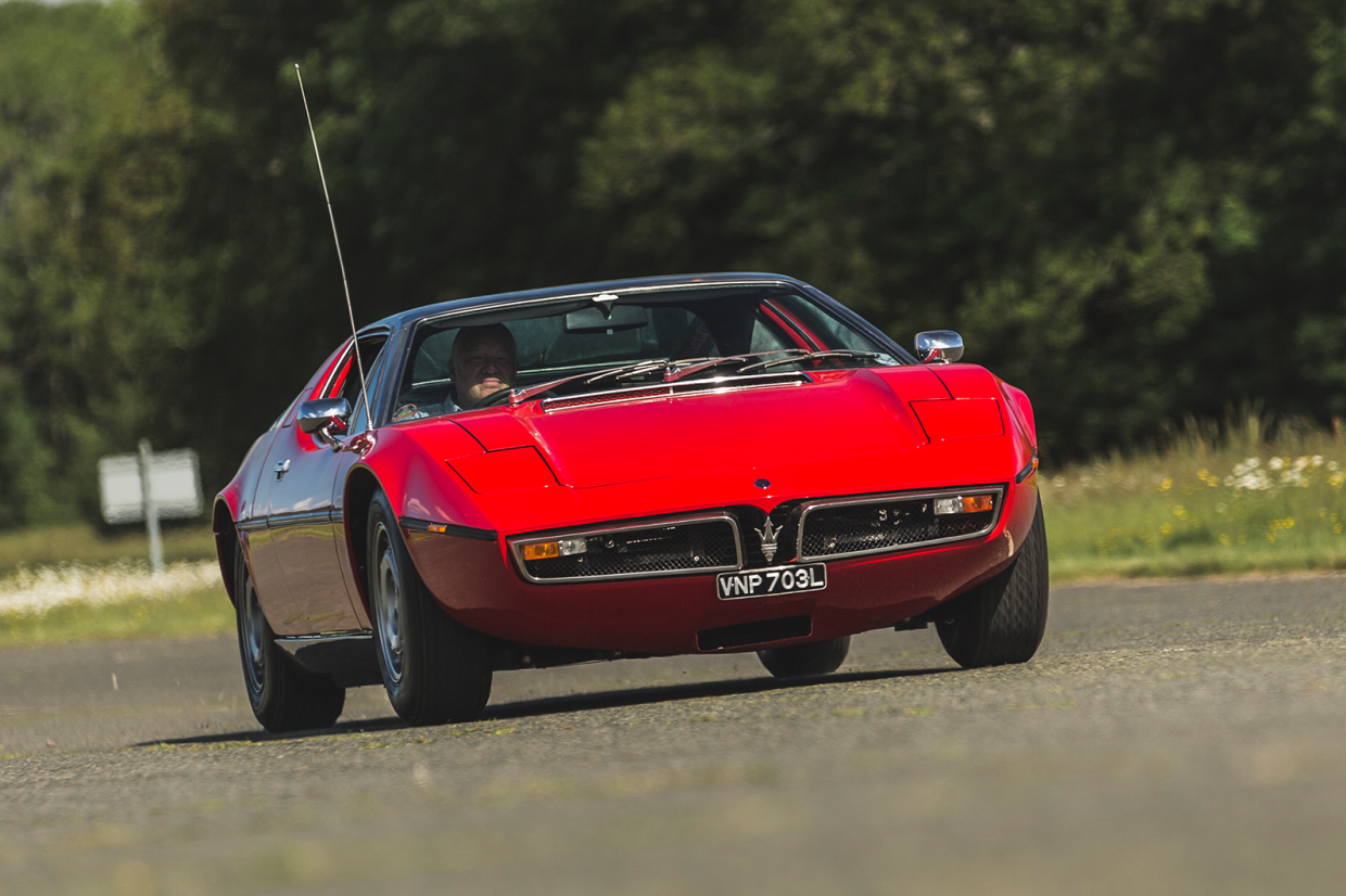 Classic & Sports Car – Supercar legends: Ferrari 365GT4 Berlinetta Boxer fights Maserati Bora for Modena supremacy