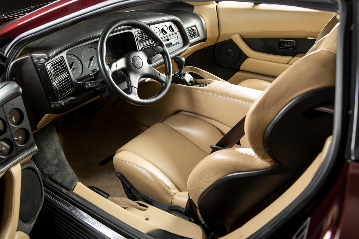 Classic & Sports Car – This Jaguar XJ220 is a record breaker