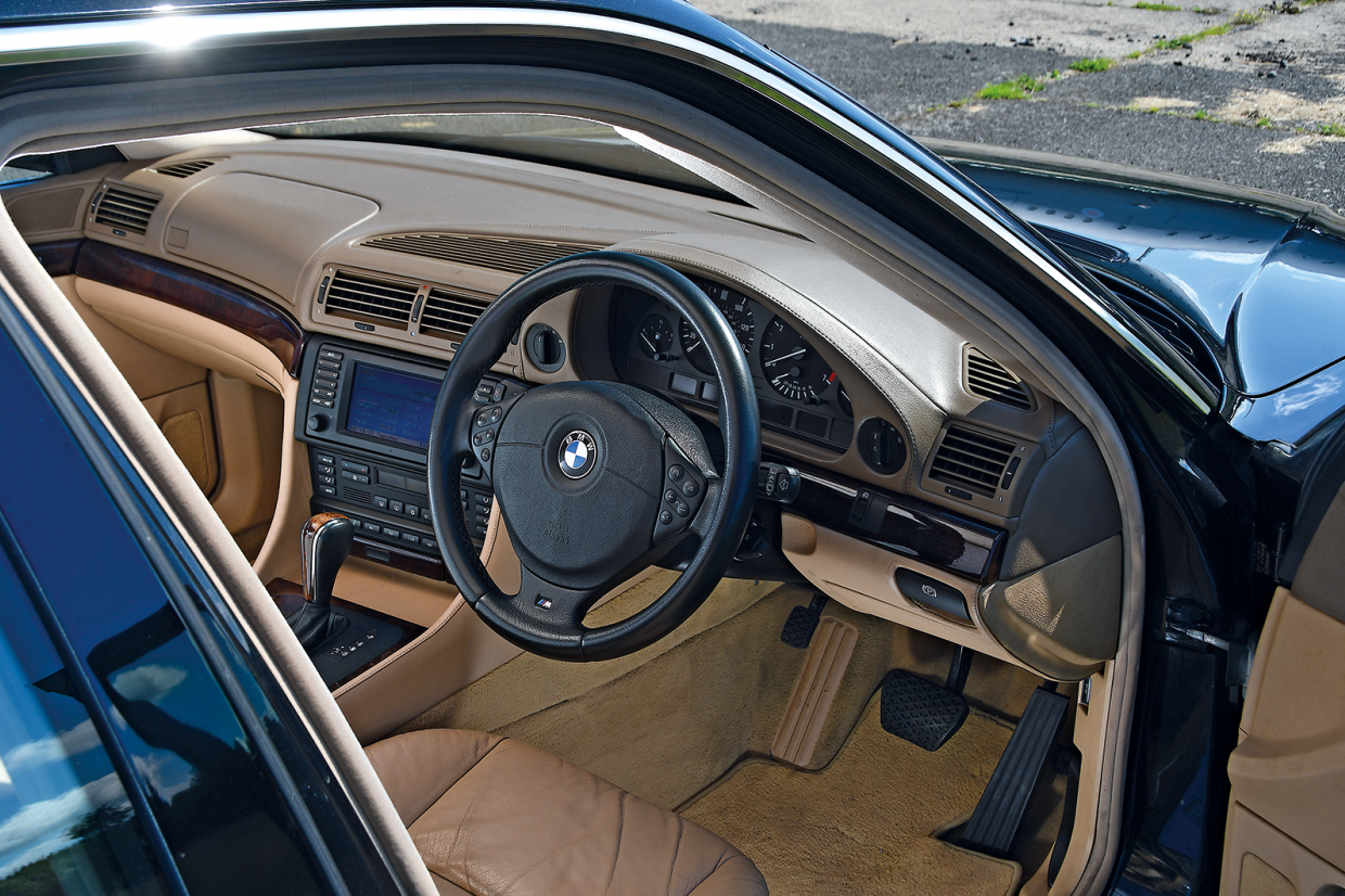 Classic & Sports Car – Bond’s BMWs: Z3, Z8 and 750iL on track
