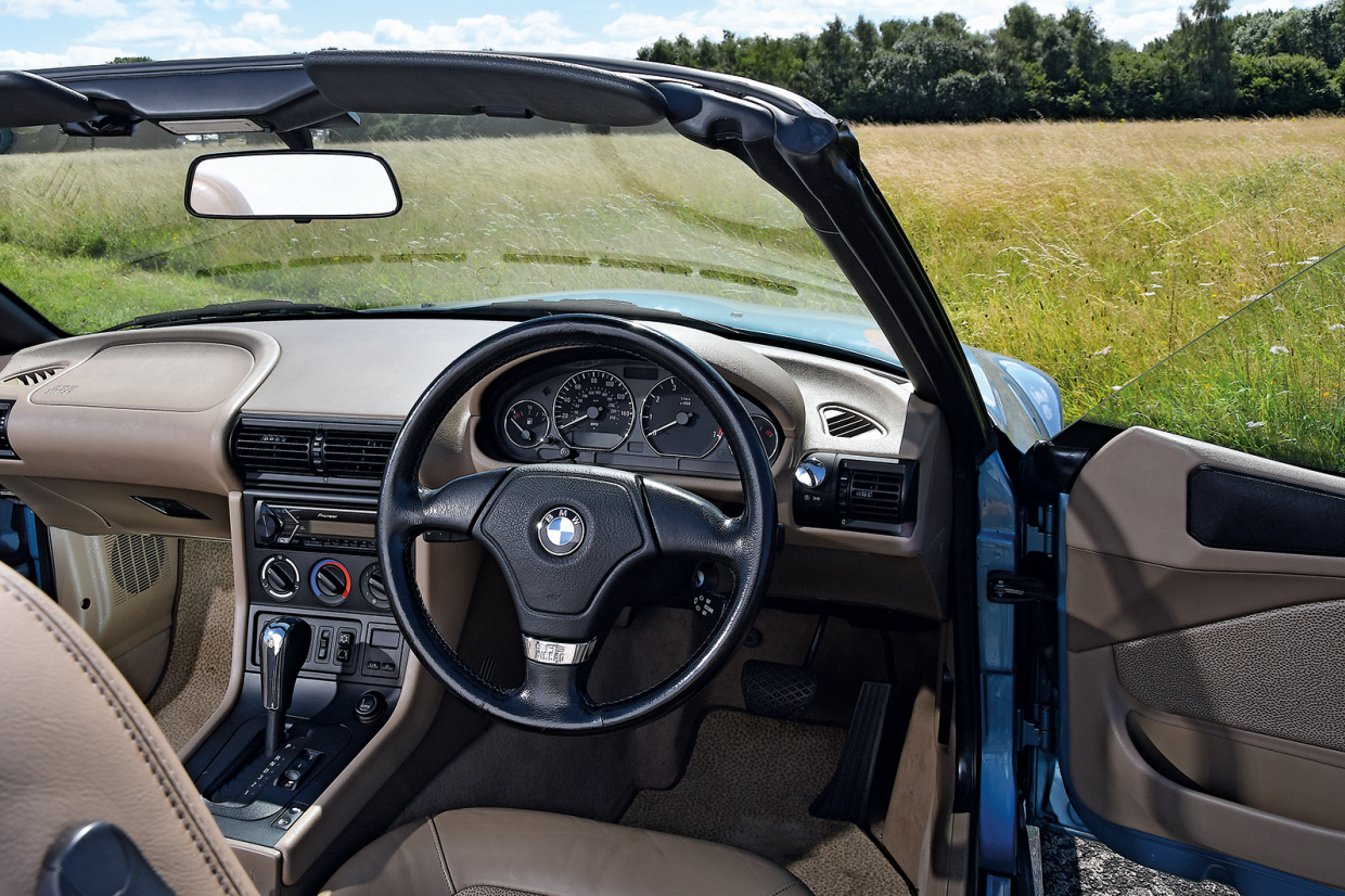 Classic & Sports Car – Bond’s BMWs: Z3, Z8 and 750iL on track