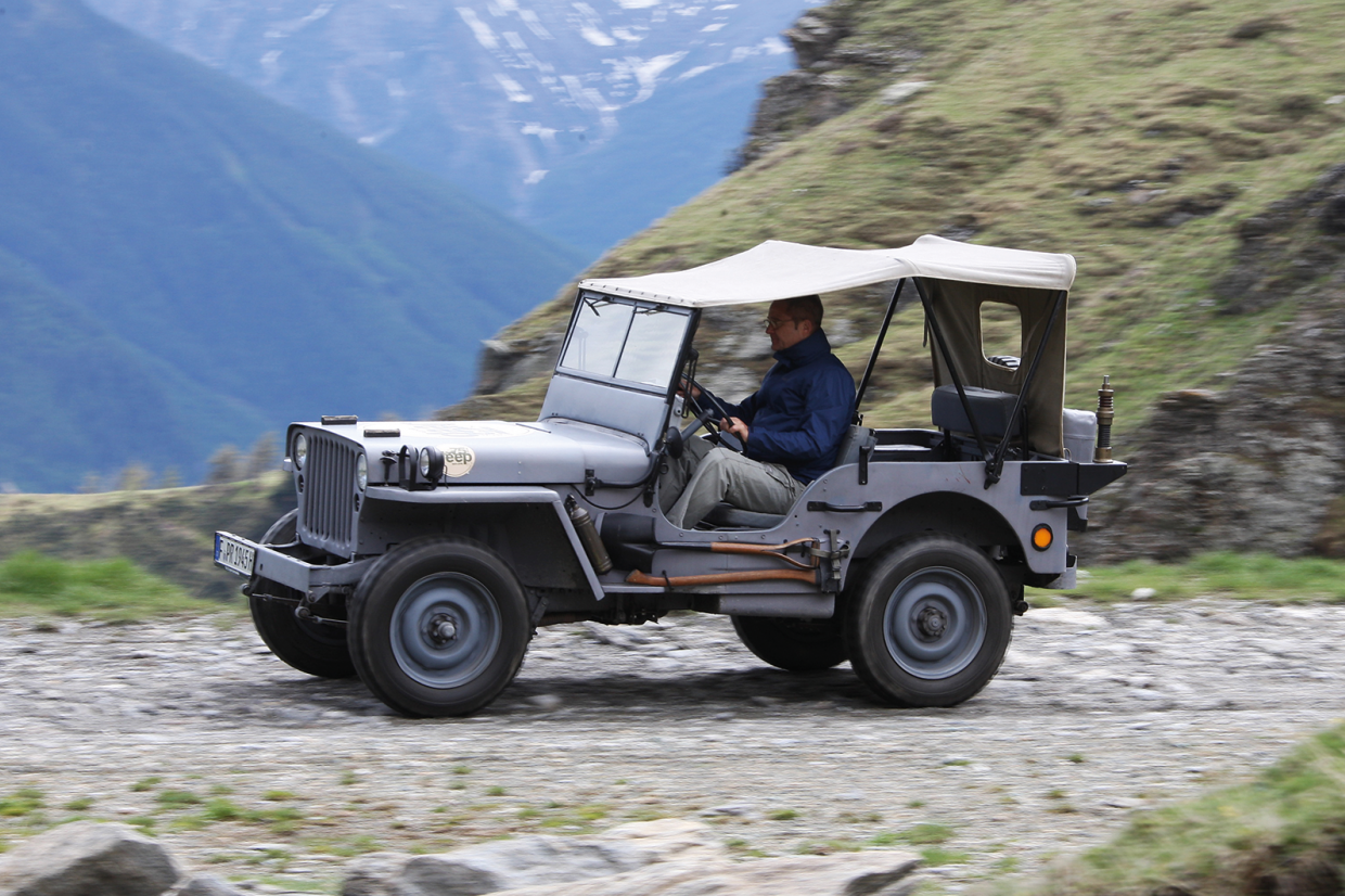 Classic & Sports Car – Alpine trial: Willys MB Jeep vs Alfa Romeo 1900M AR51 vs Fiat 1101 Campagnola