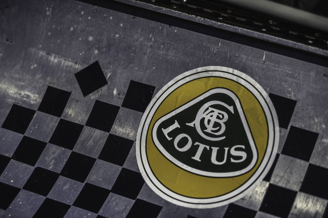 Classic & Sports Car - Lotus Six: flyweight flyer 
