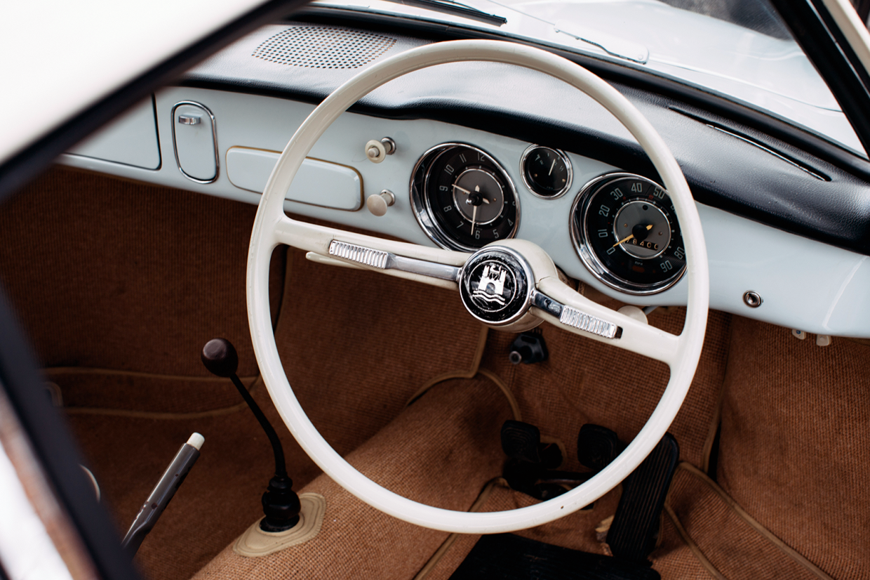 Classic & Sports Car – Horizontally opposed: Panhard 24CT vs Volkswagen Karmann Ghia