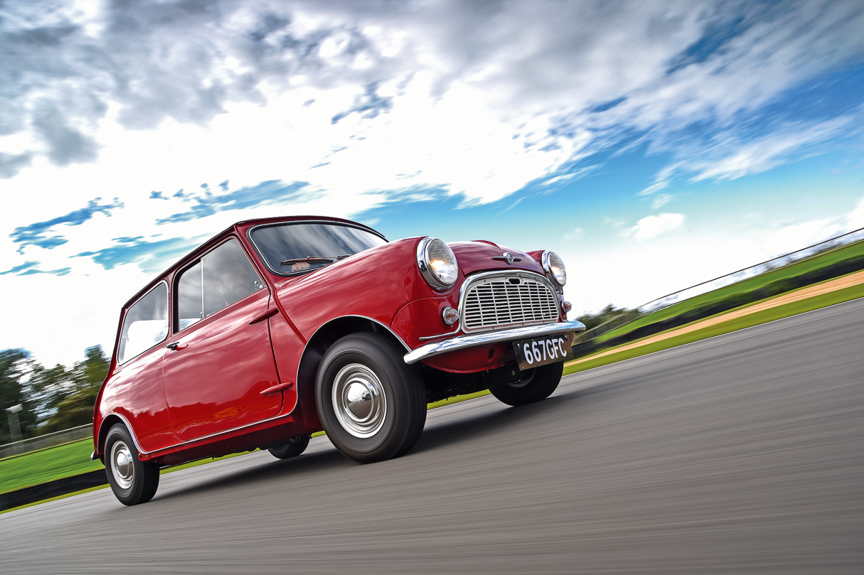 Classic & Sports Car - Morris Mini-Minor: going round again