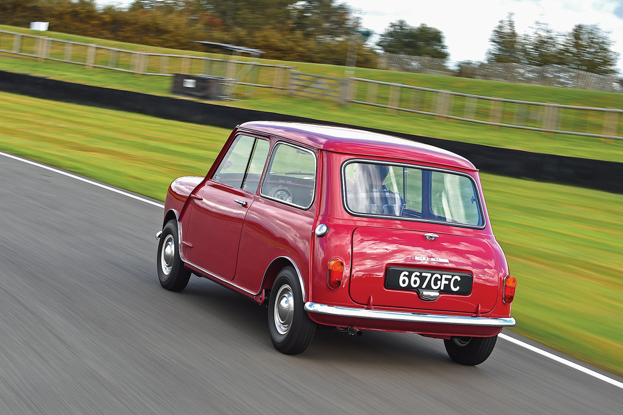 Classic & Sports Car - Morris Mini-Minor: going round again