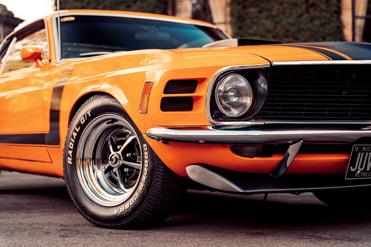 Classic & Sports Car – Ford Mustang Boss 302 vs Mach 1: two trick ponies