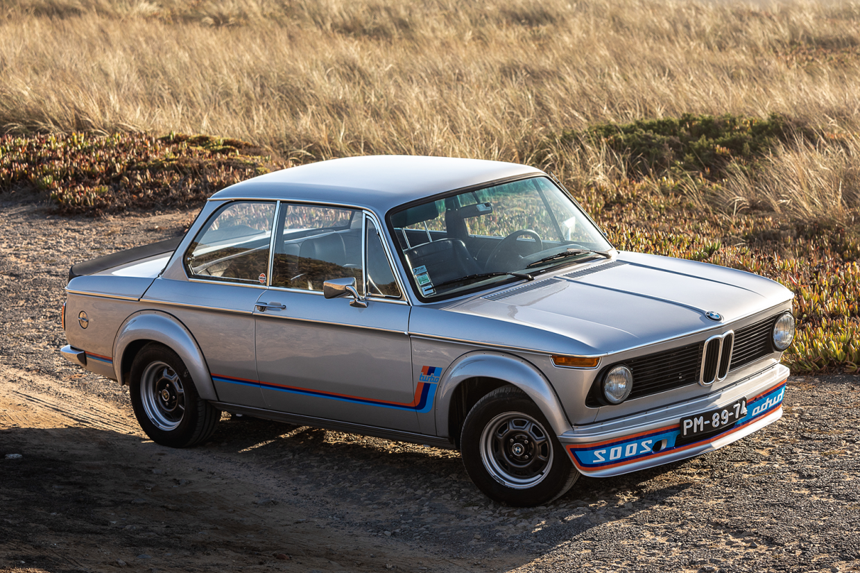 Classic-&-Sports-Car%E2%80%93BMW-2002-tu