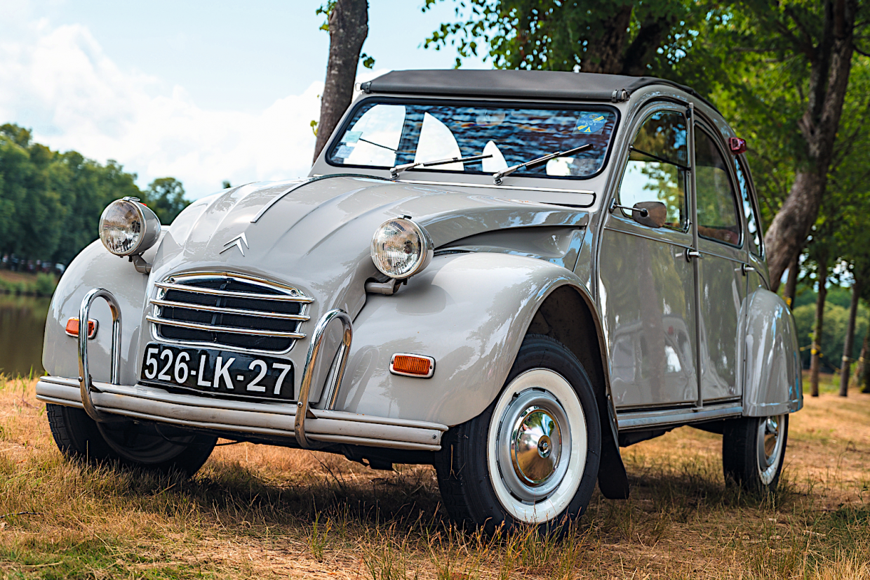 Classic & Sports Car – 1948’s game changers: Citroën 2CV