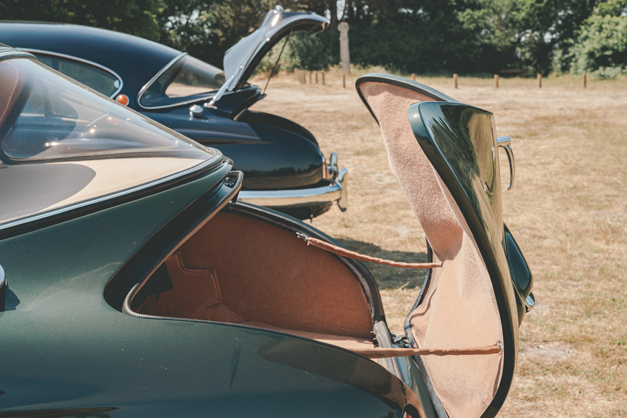 Classic-&-Sports-Car-Jensen-541s-06.png?