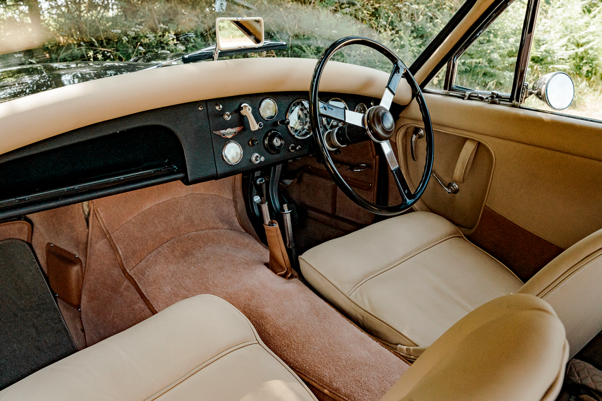 Classic-&-Sports-Car-Jensen-541s-11.png?