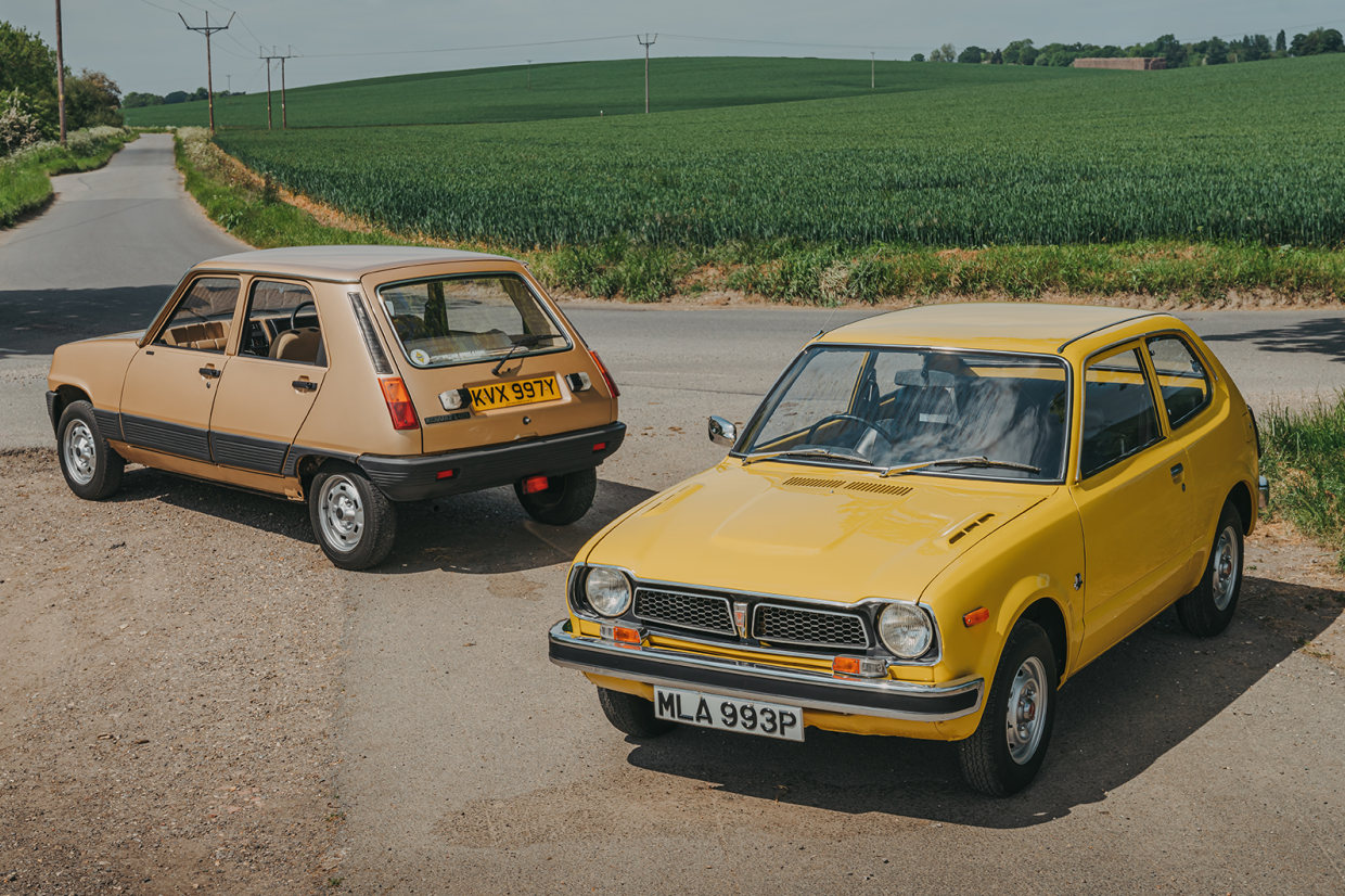 Classic-&-Sports-Car-Renault-5-vs-Honda-