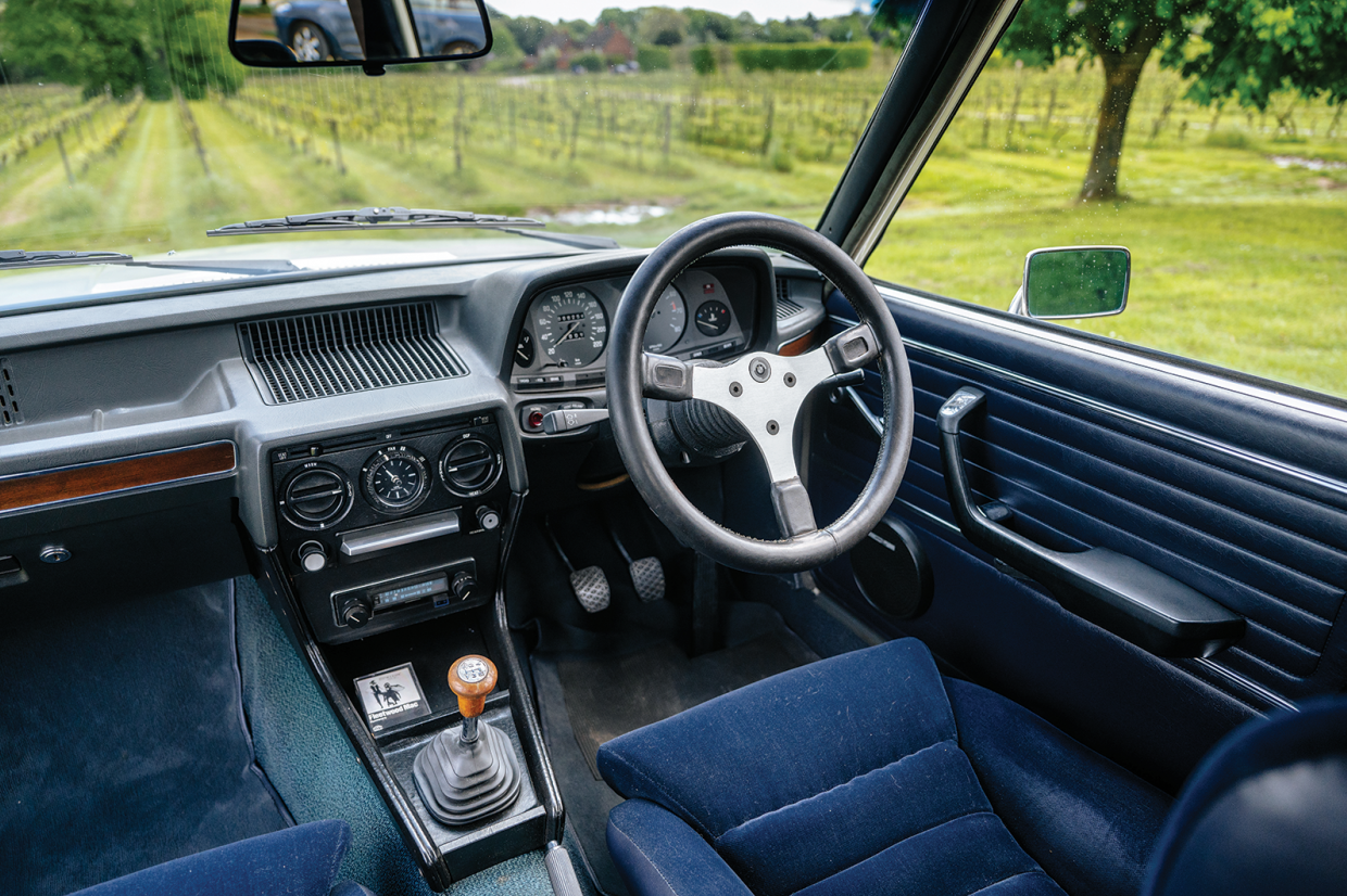 Classic-&-Sports-Car-BMW-530-MLE-14.png?