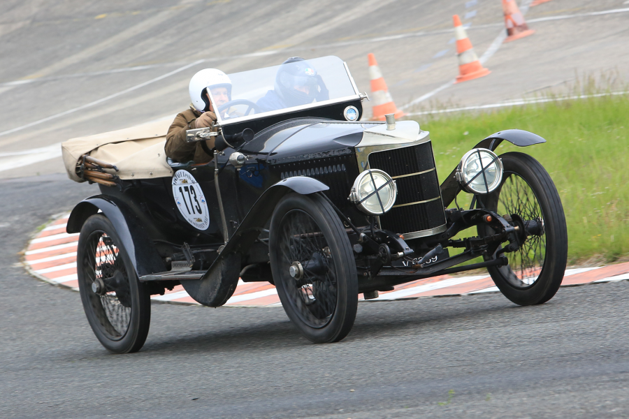 Moss F1 car to star with Minis and more at London Classic Car Show