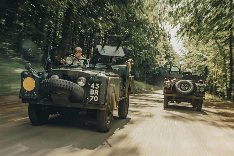 Classic & Sports Car – SAS Land-Rover vs Belgian Army Minerva: locked and loaded