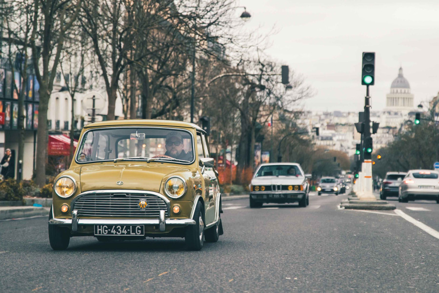 Classic & Sports Car – Classic cars in Paris: a dawn raid across the French capital