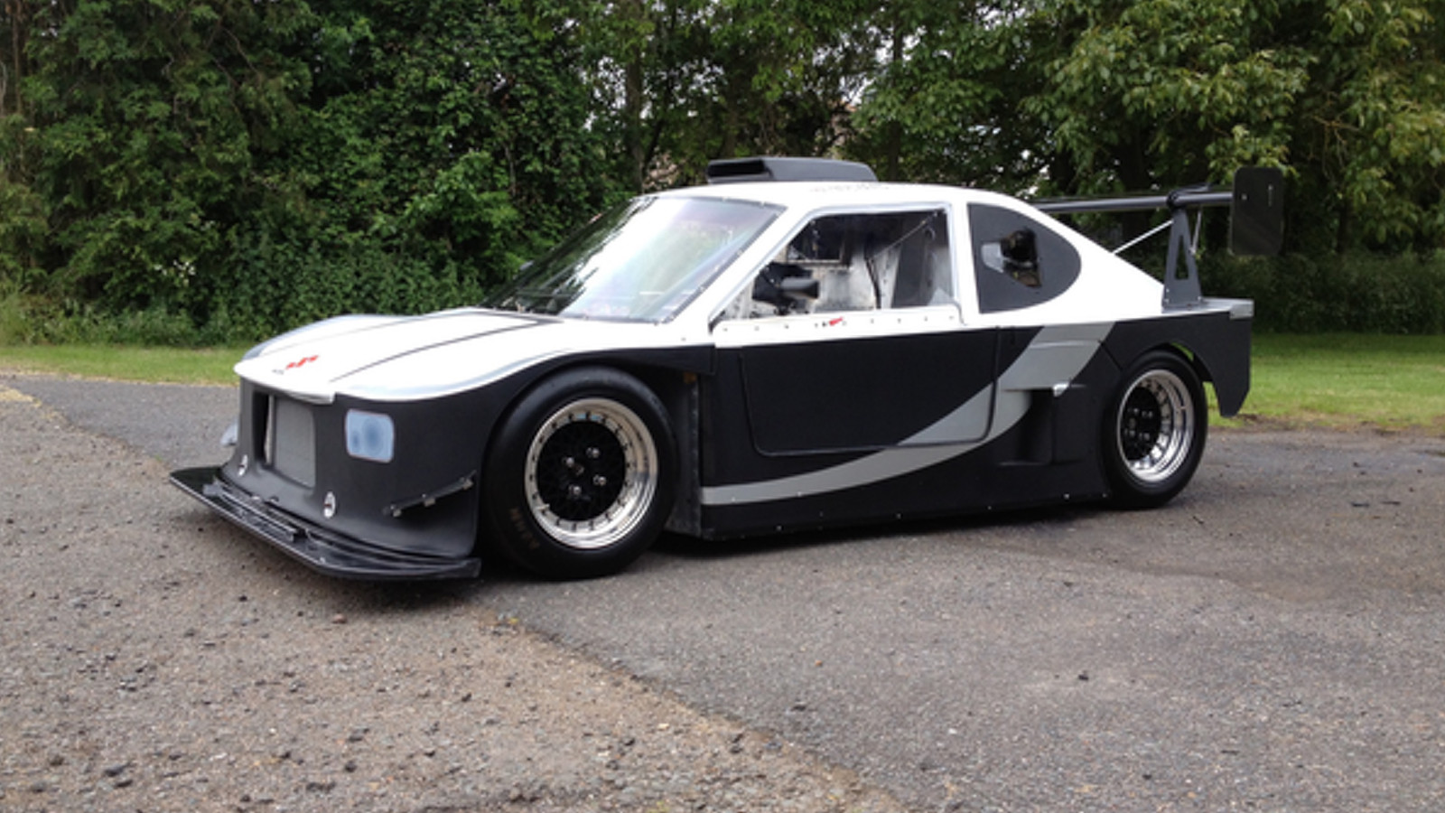 Celebrity cars and more up for auction at Race Retro 2018