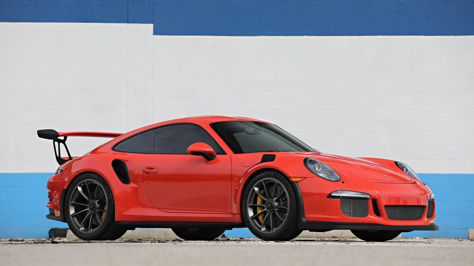 An amazing collection of 12 Porsche supercars