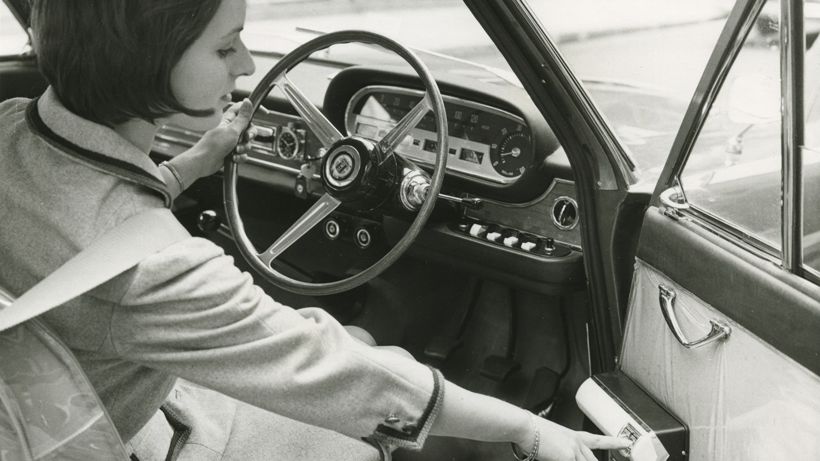 8 Vintage Car Accessories You Seldom See Today