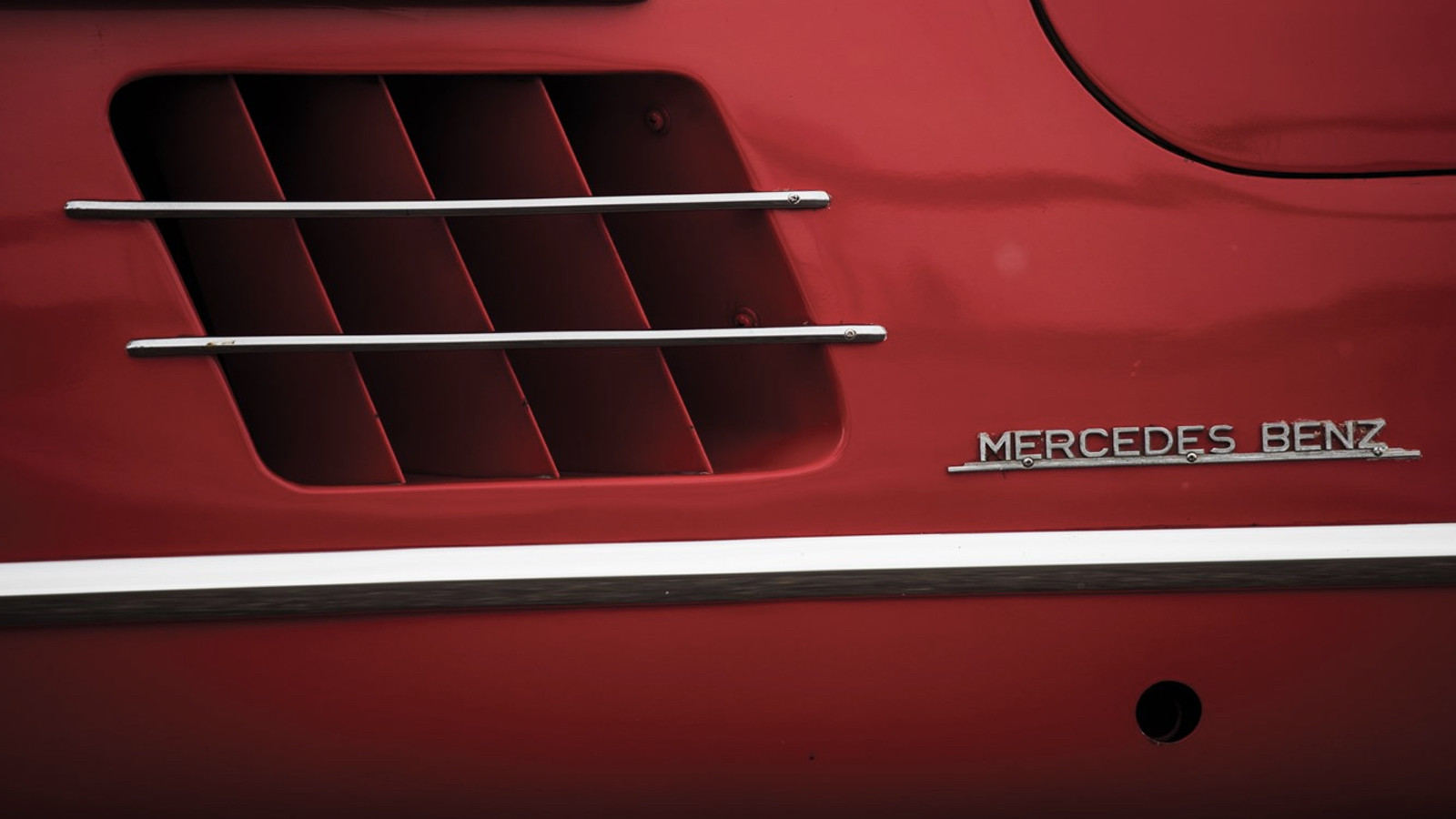 Museum-fresh Mercedes 300 SL Gullwing to sell for charity