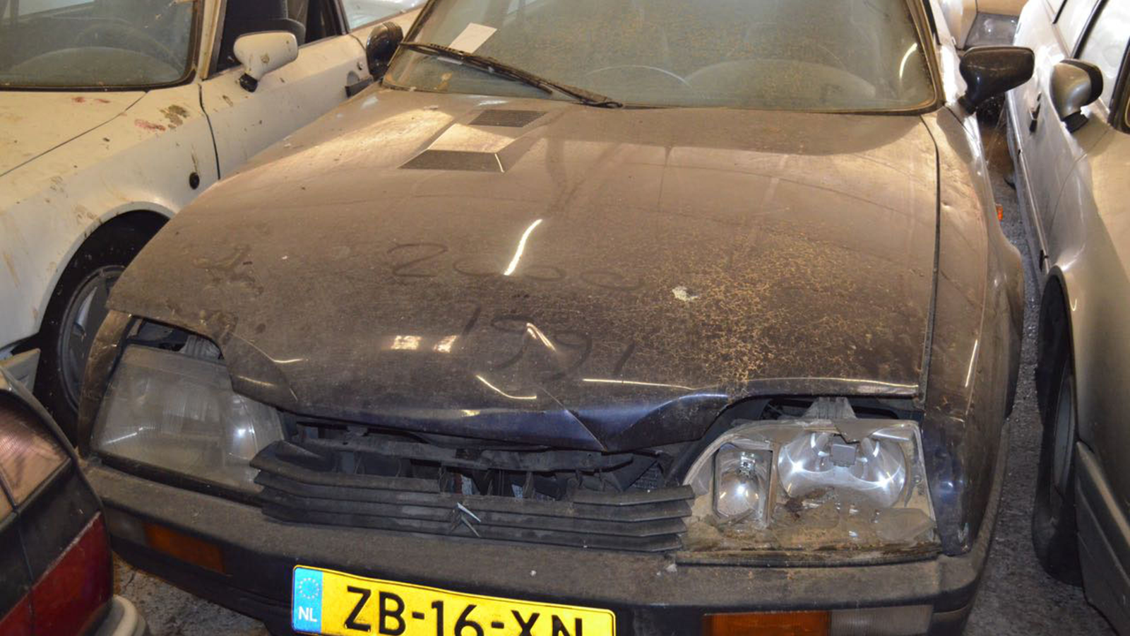 This is what 148 Citroën CXs in a barn looks like