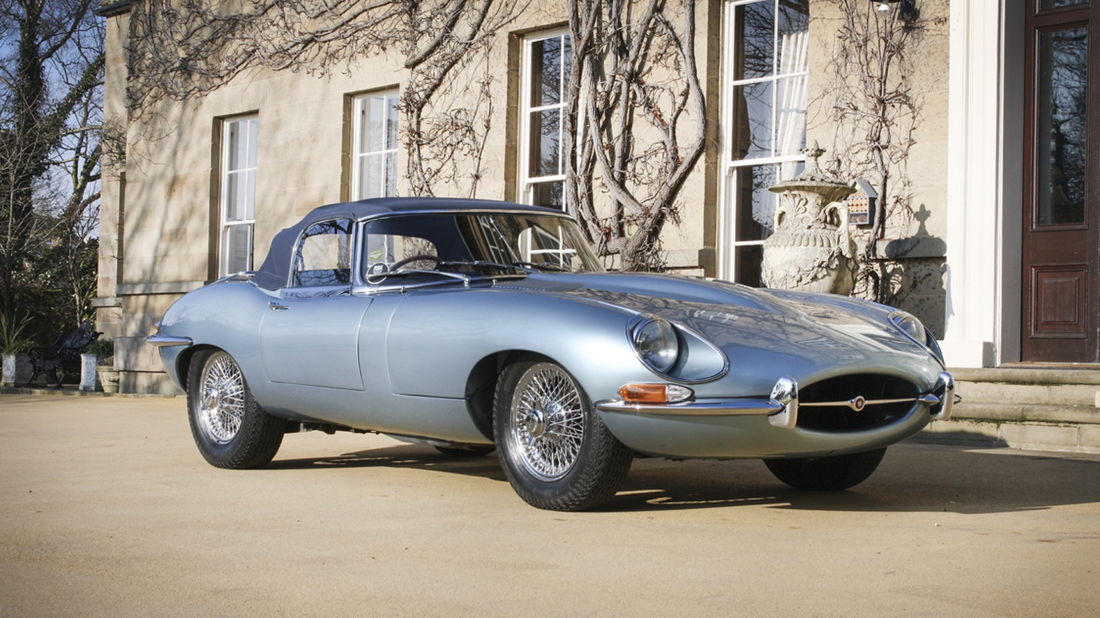 Ex-Mike Hailwood sports car leads £2.5m Silverstone auction