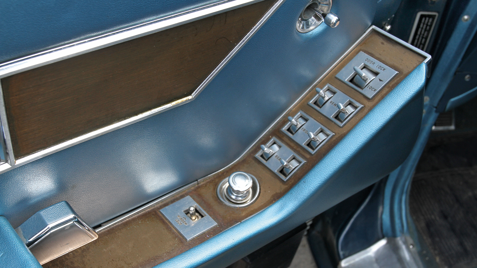 This ‘60s barge was the perfect mobile office