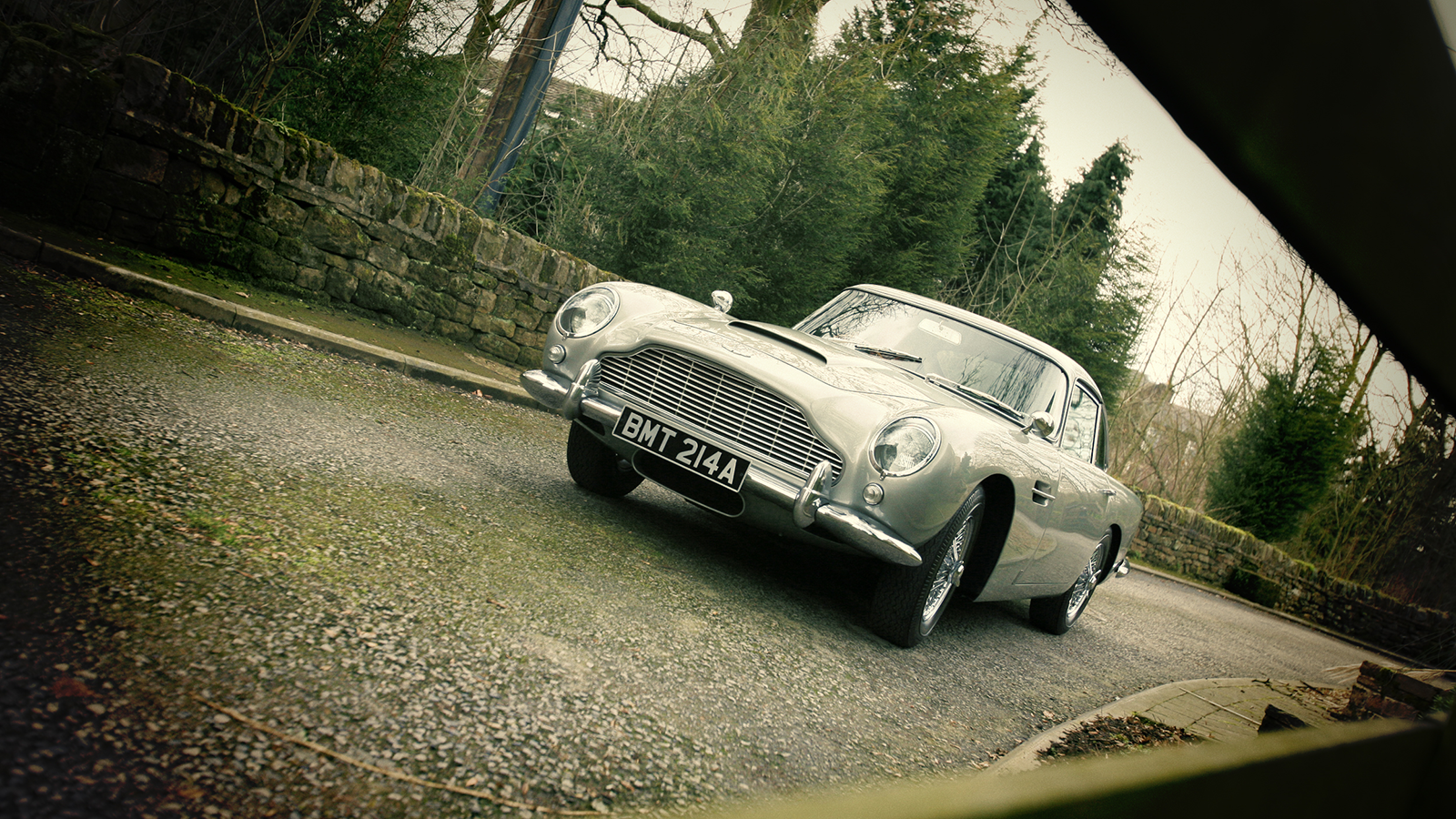 Aston Martin to build 25 new Goldfinger DB5s