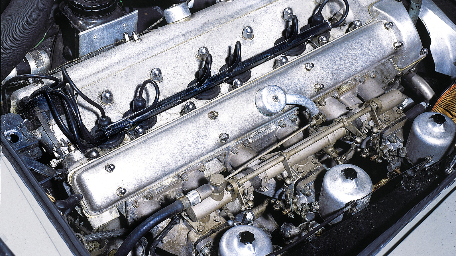 Aston Martin to build 25 new Goldfinger DB5s