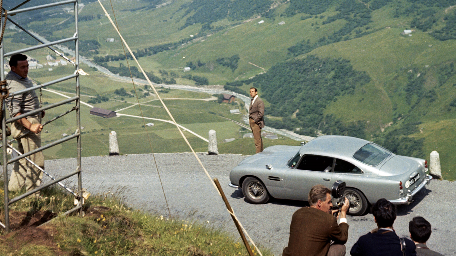 Aston Martin to build 25 new Goldfinger DB5s