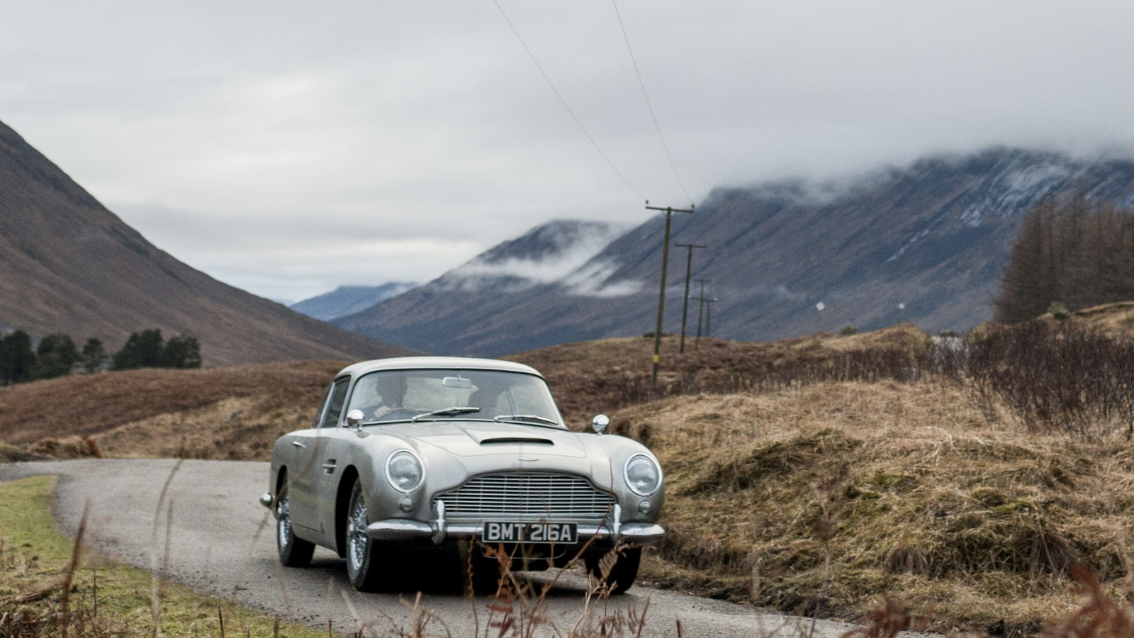 Aston Martin to build 25 new Goldfinger DB5s