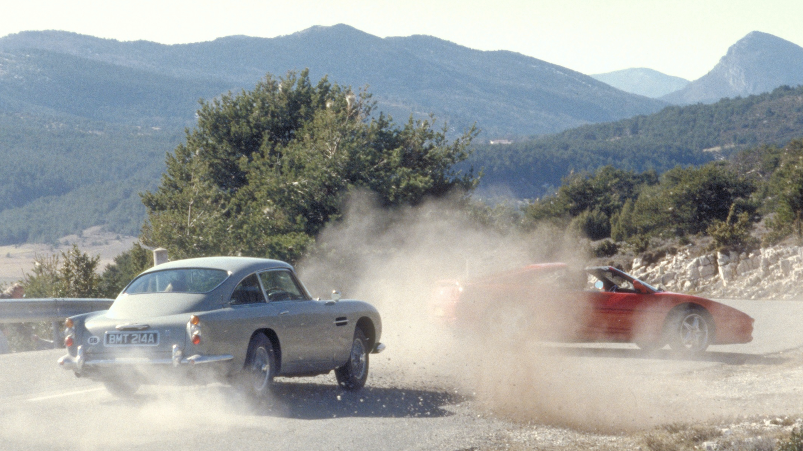 Aston Martin to build 25 new Goldfinger DB5s